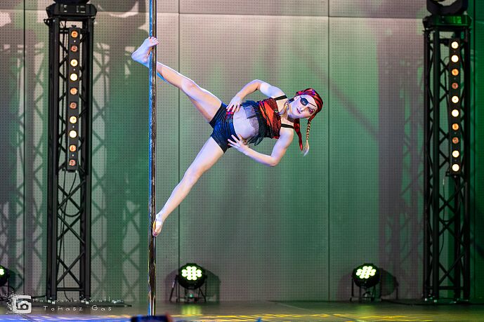 poledanceshow2022-malowanieswiatlem-0011.jpg