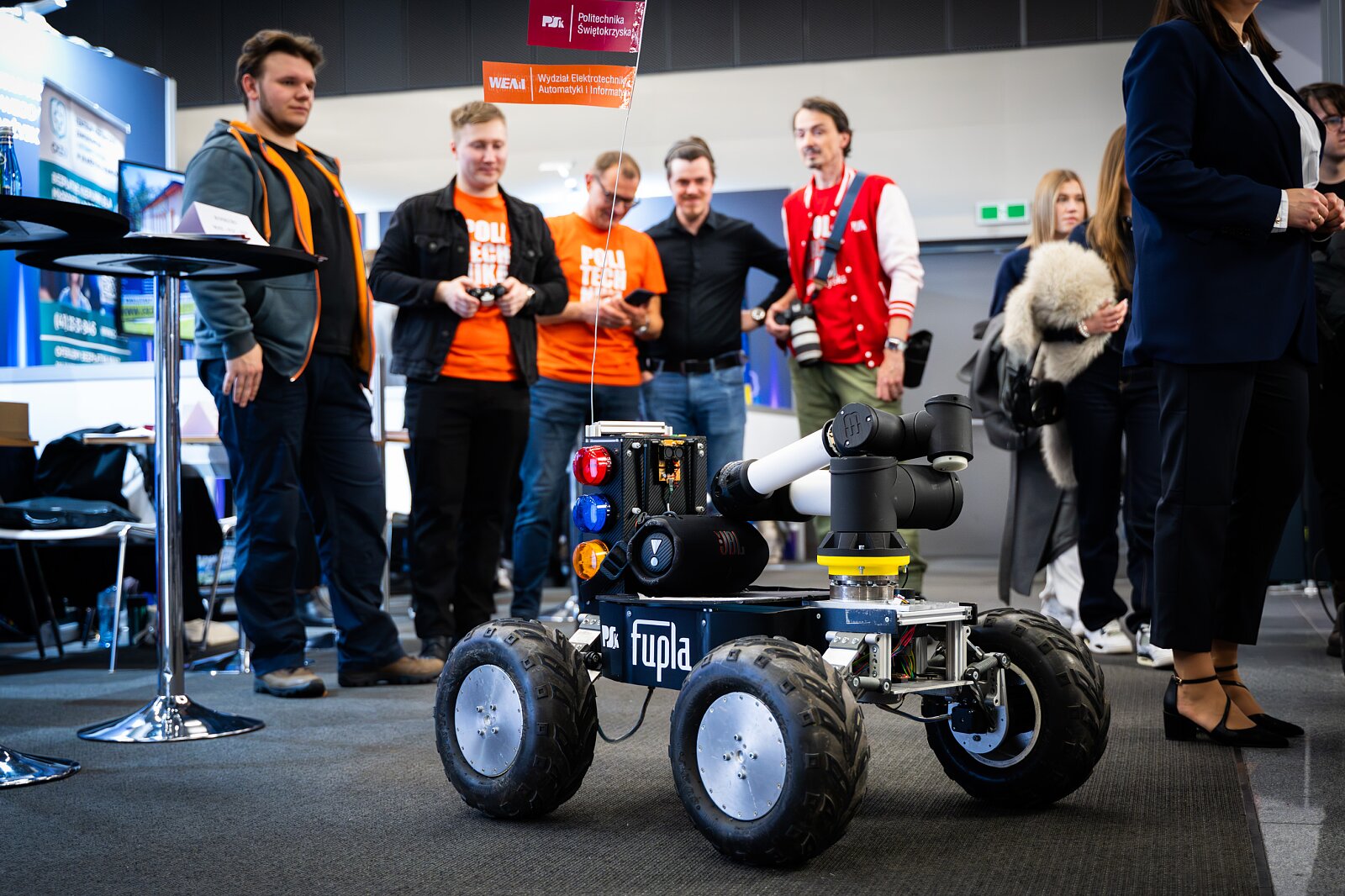 DSC-6995.jpg [1.15 MB]